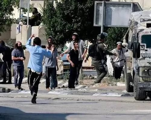 مستعمرون يهاجمون مركبات المواطنين جنوب نابلس 